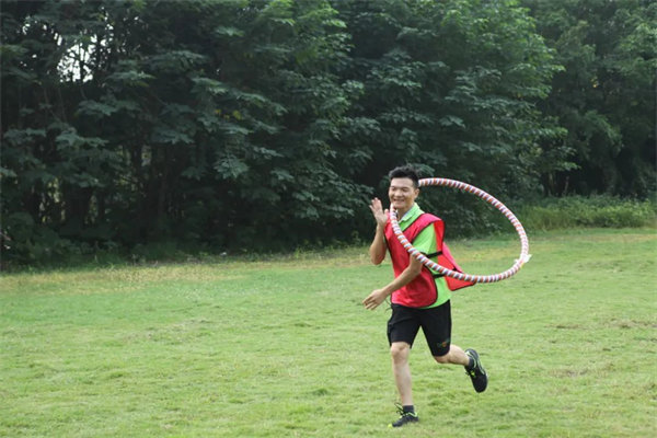 運動與激情碰撞,健康與快樂共享—廣東博皓第六屆運動會 -趣味呼啦圈競走賽