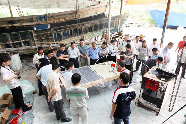 廣東博皓在廣東省陽江市東平鎮(zhèn)舉辦了玻璃鋼漁船圖紙審查及模板制作經(jīng)驗(yàn)交流會(huì),并提供“真空導(dǎo)入”現(xiàn)場(chǎng)演示 -2