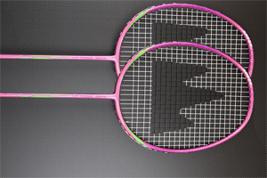 初學(xué)入門級(jí)碳纖維羽毛球拍 超輕耐打型碳纖羽拍 高強(qiáng)抗壓碳纖維羽毛球一體拍